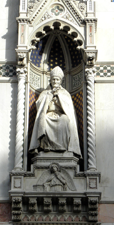 PA210314_DuomoScuptureExt Statue in exterior of Duomo